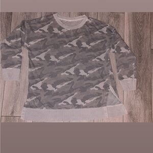 Old Navy Women’s Size Large Oversized Crew Neck Sweater Camo Gray Comfy Soft